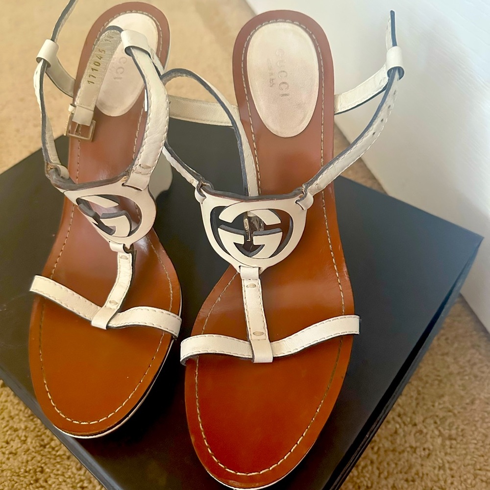 Gucci wedges with classic GG interlocking.